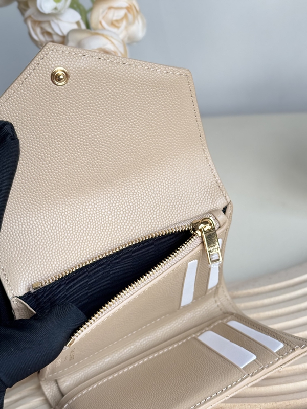 イヴサンローラン財布全体デザイン